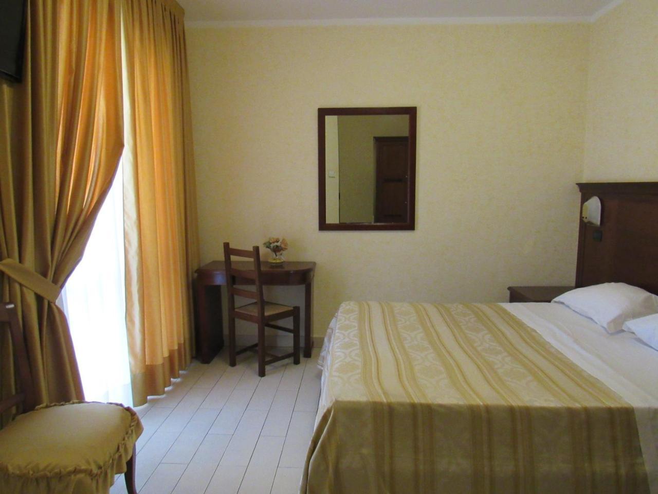 Pino Hotel Джиццерия Экстерьер фото