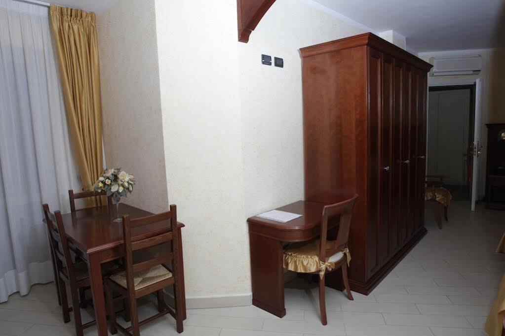 Pino Hotel Джиццерия Экстерьер фото